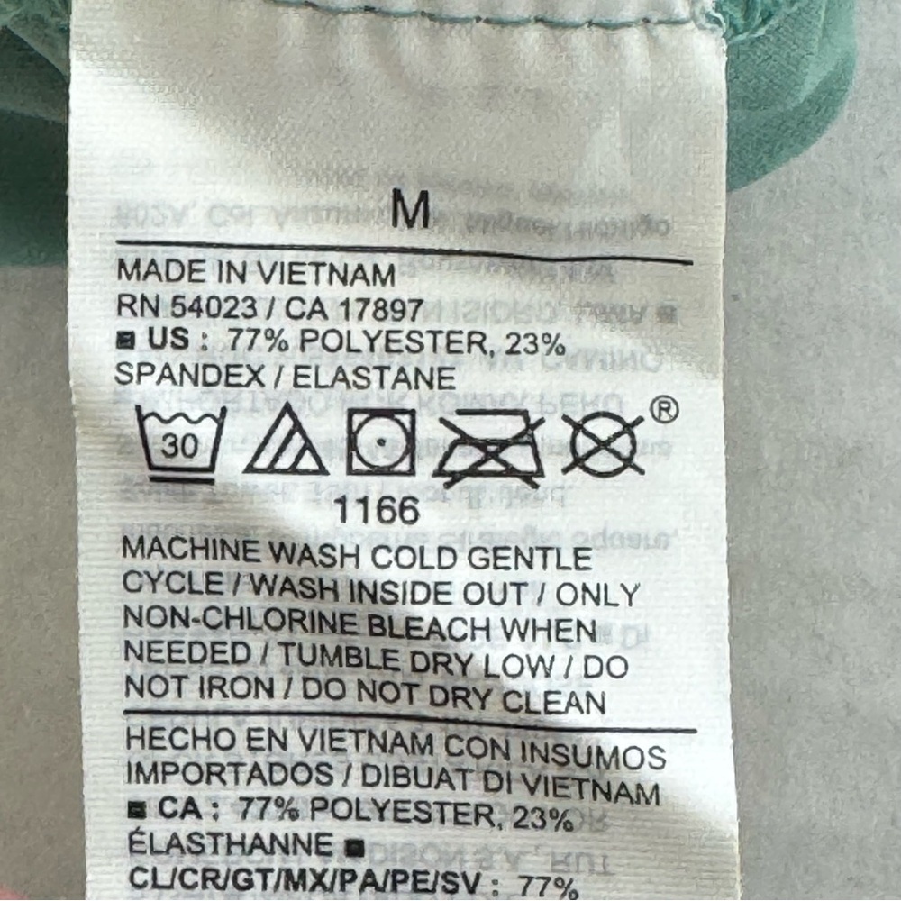 Old Navy Powersoft Capri Leggings - Picture 8 of 8